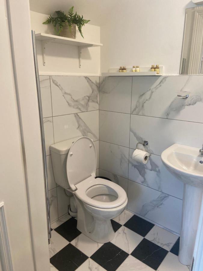 Bed and Breakfast Adams Townhouse Дингл Экстерьер фото